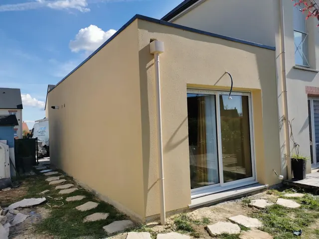 Extension enduite terminée, baie coulissante posée — Louviers