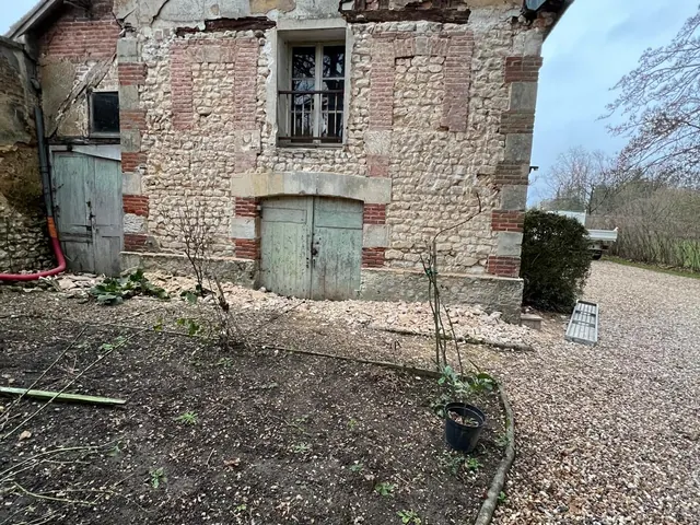 Bâtisse ancienne avant rénovation de façade — Évreux