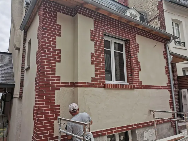 Angle d'extension en brique, fenêtre posée — Yvetot